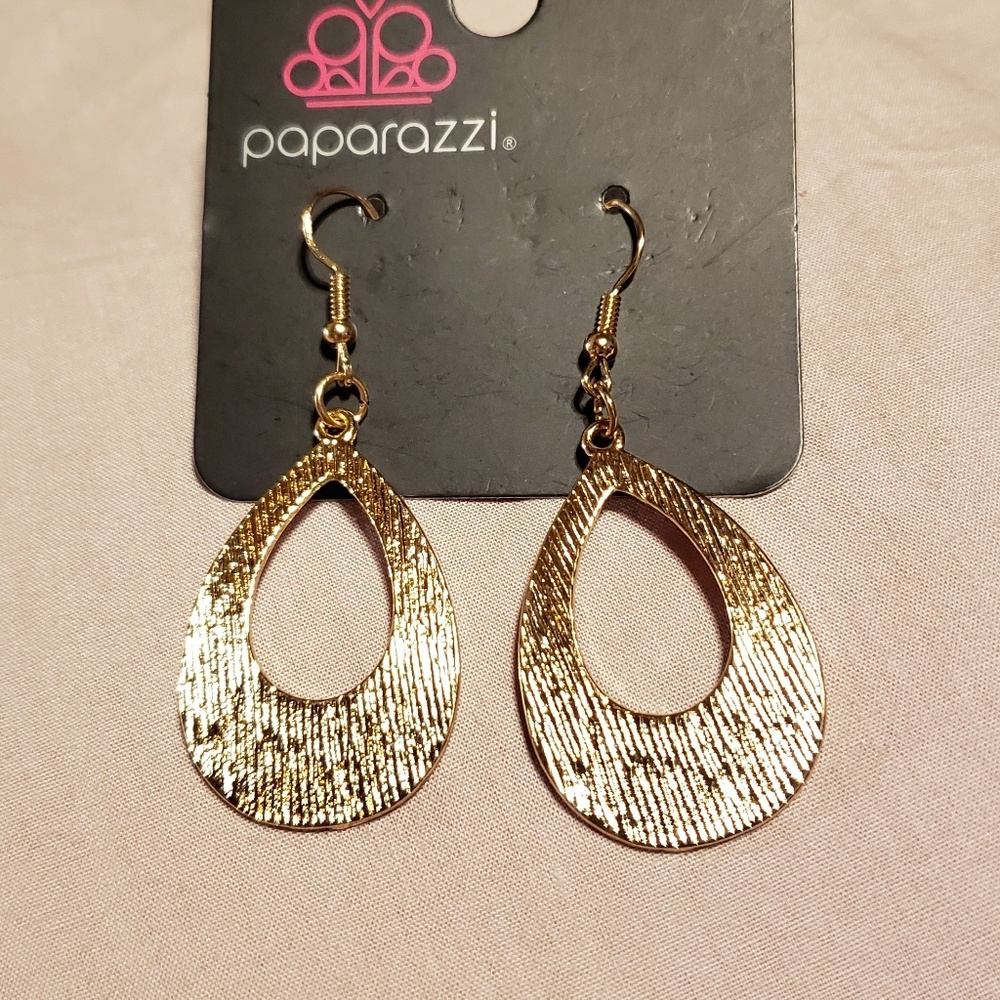 {Paparazzi} earrings